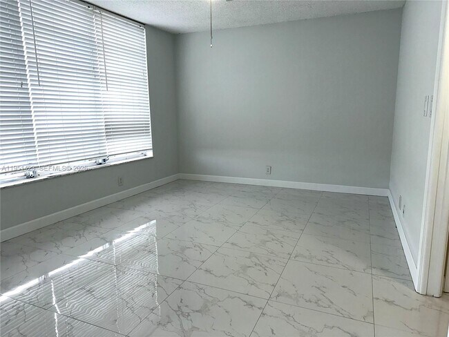 Building Photo - 3091 N Course Dr