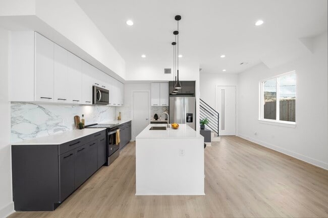 Building Photo - 1512 Barbee St