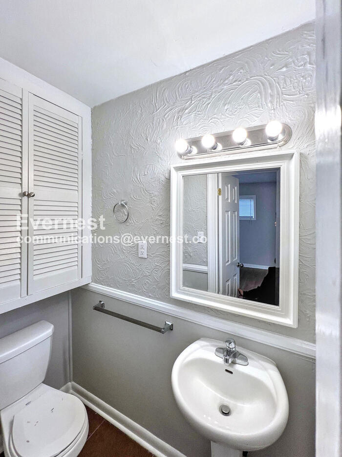 Building Photo - 4146 Rhodes Ave