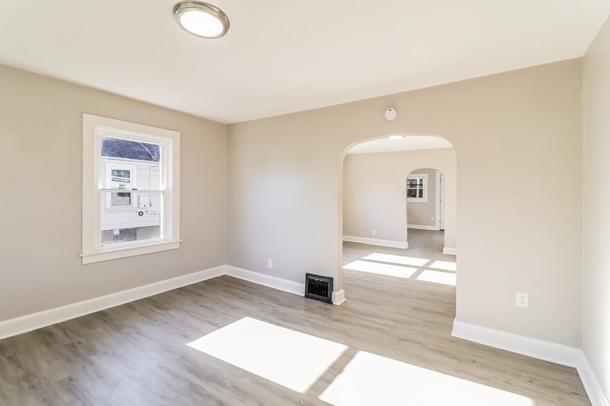 Building Photo - 1824 Winona Dr