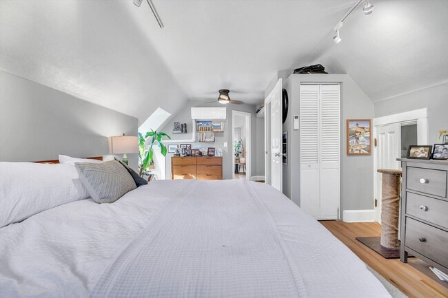 Building Photo - Charming luxury meets timeless character in the heart of West Wash Park - Available NOW!!