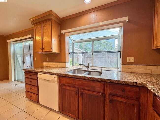 Building Photo - 7 Goldmeadow Ct