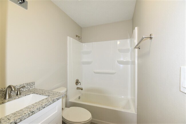 Main bathroom - 5621 Georgia Ave