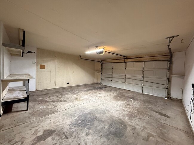 Building Photo - 3035 W 11th Ln