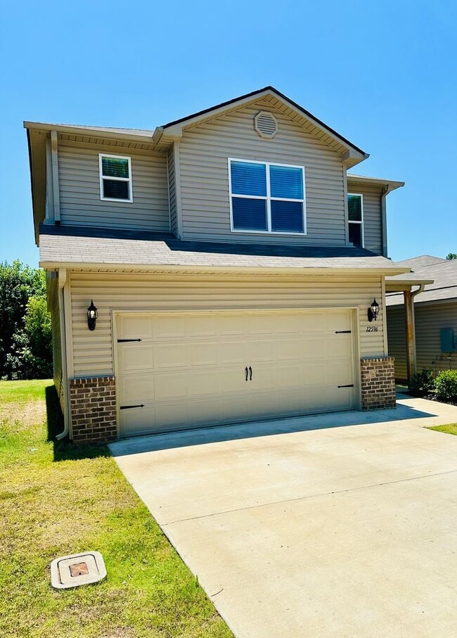 Building Photo - 12596 Waterbury Way