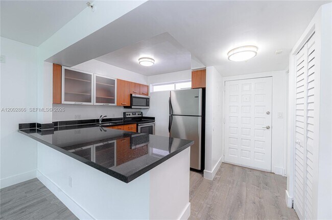 Building Photo - 650 NE 64th St