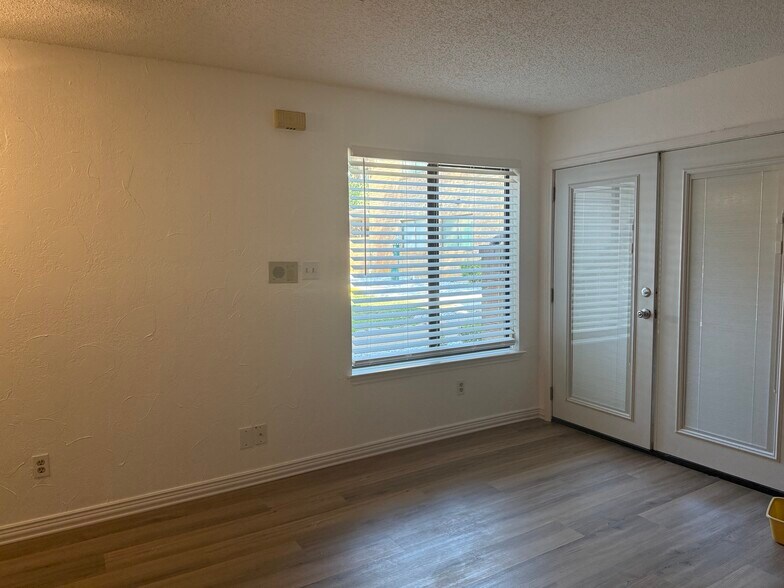 Building Photo - 2310 Bamboo Dr