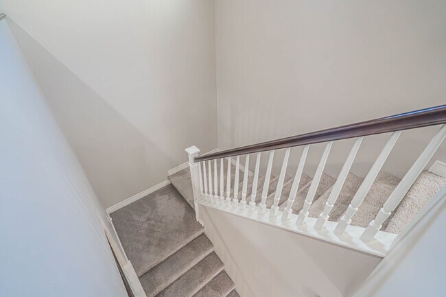 Building Photo - Beautiful 5-Bedroom Home with Outdoor Entertainer's Area in Valencia!