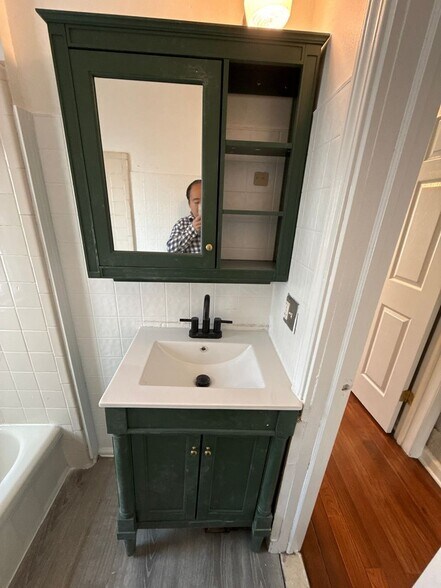 Building Photo - 26537 Brettonwoods St