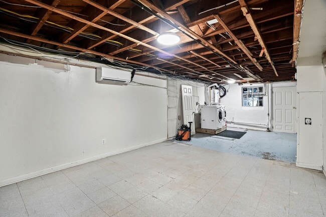 Building Photo - Brentwood Beauty