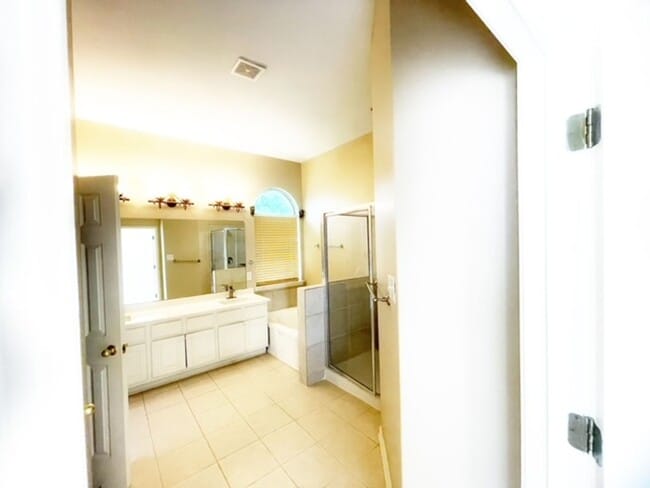 Building Photo - Fall in love with this Absolutely Beautiful 1 Story home in The Heights Of Stone Oak