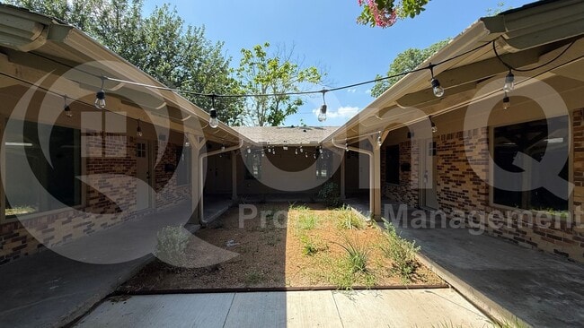 Building Photo - 9351 Angora St