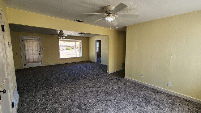 Building Photo - 800 S Elgin Ave