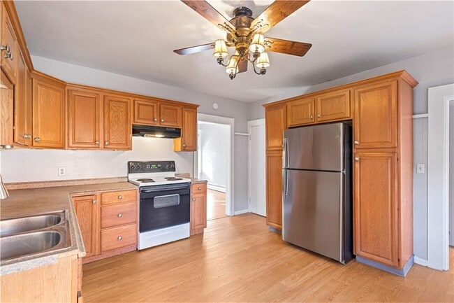 Building Photo - 41-43 Oak St