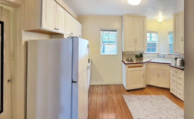 Building Photo - 38 8th Ct