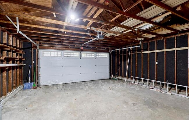 Building Photo - 1661 Rishon Hill Dr