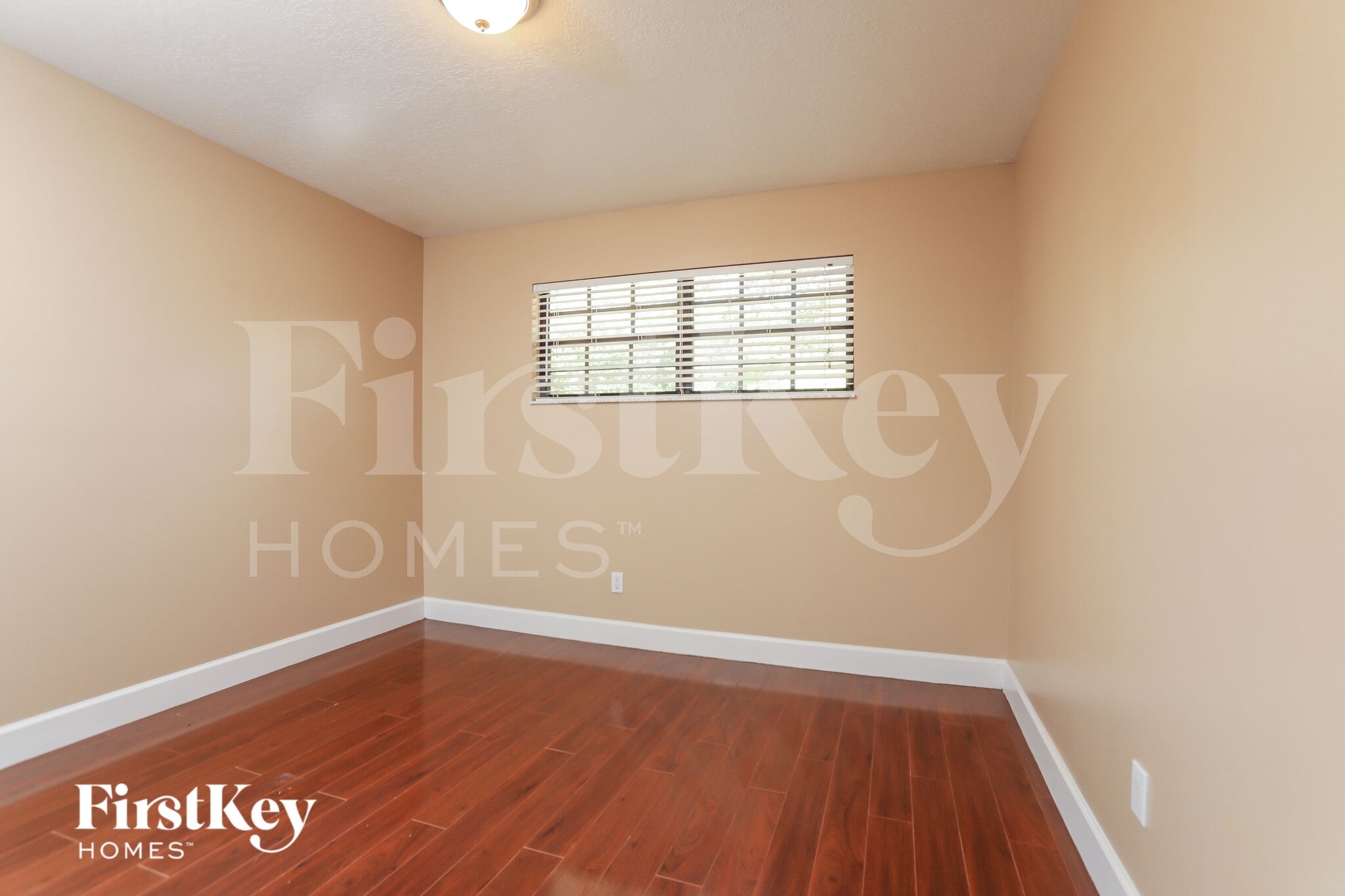 Building Photo - 988 Glenview Cir