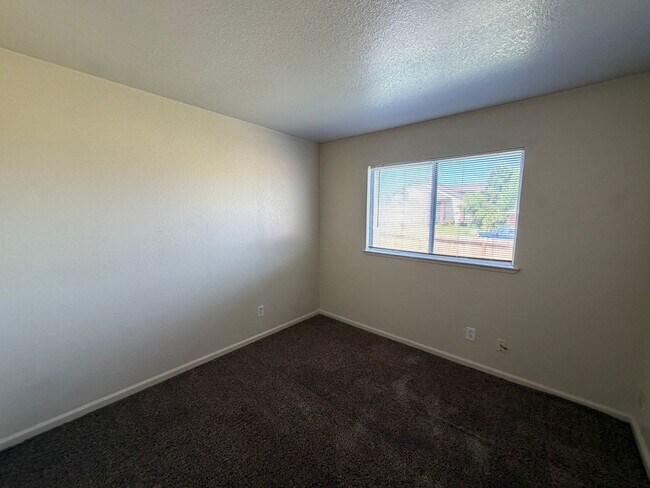Building Photo - Corner Lot