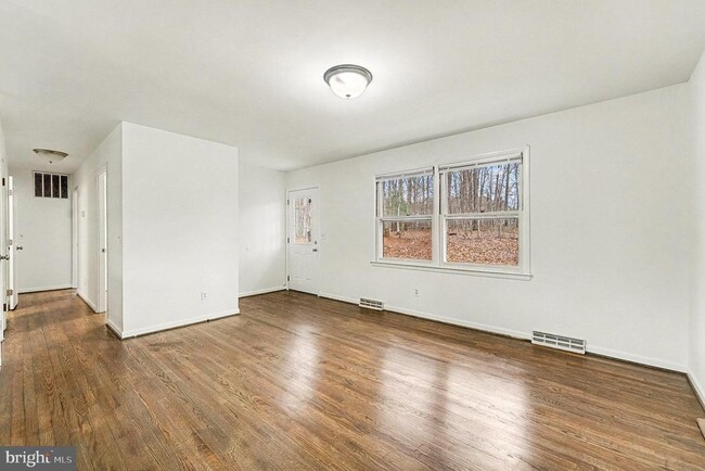 Building Photo - 4127 Cabin Rd