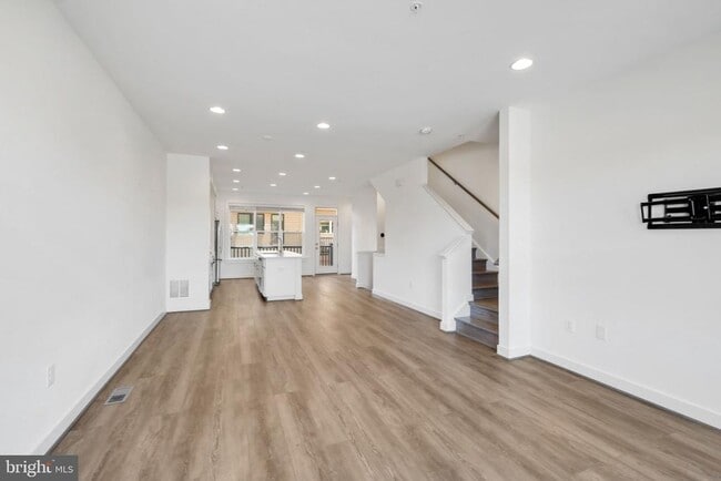 Building Photo - 16560 Crabbs Branch Way