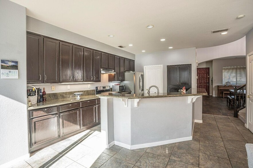 Building Photo - 8336 Cantwell Dr