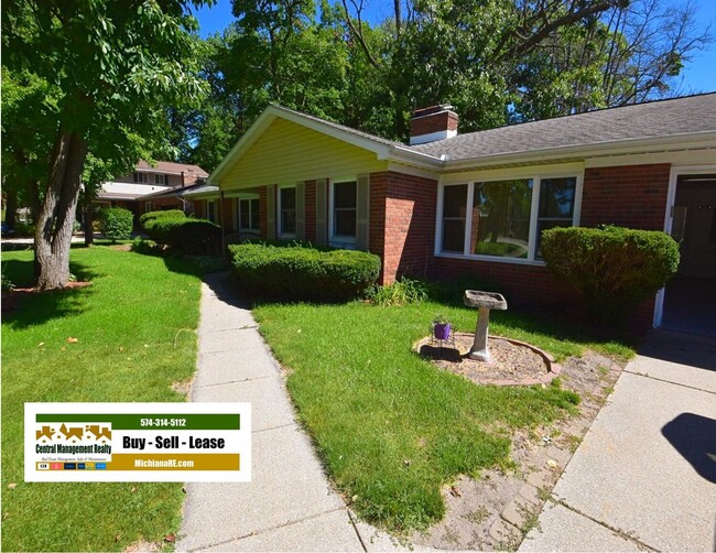 Primary Photo - Winding Brook home in the Penn School Dist...