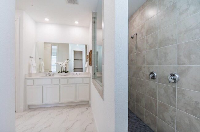 Building Photo - 1040 Villa Rialto View