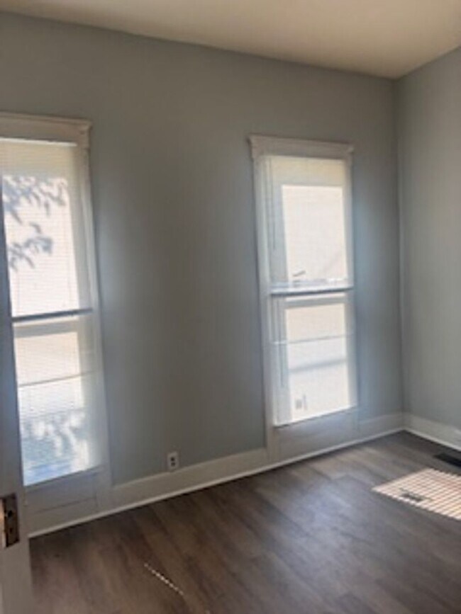 Building Photo - Spacious 3 Bedroom in the heart of Clifton