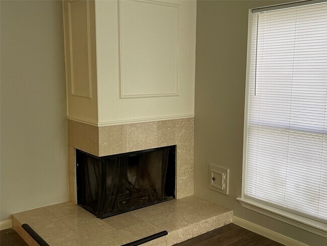 Building Photo - 3118 Redcliff Dr