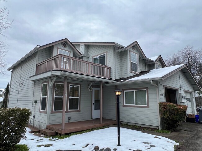 Building Photo - 620-622 Scenic Dr