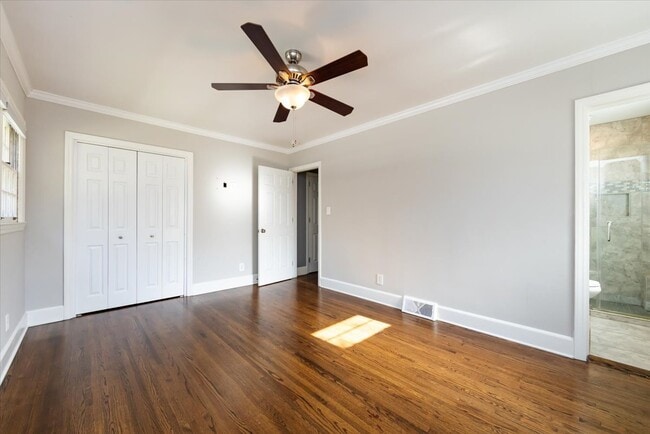 Building Photo - 5400 Farmbrook Dr