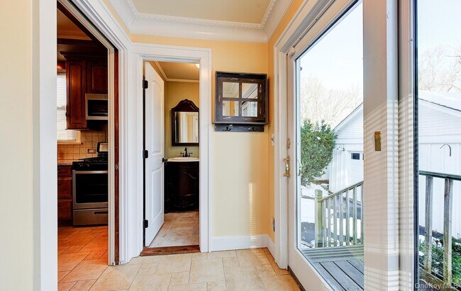 Building Photo - 256 Nassau Rd