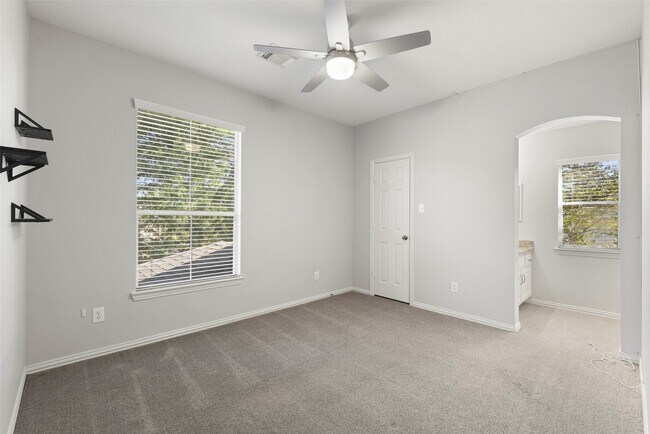 Building Photo - 118 Cezanne Woods Dr