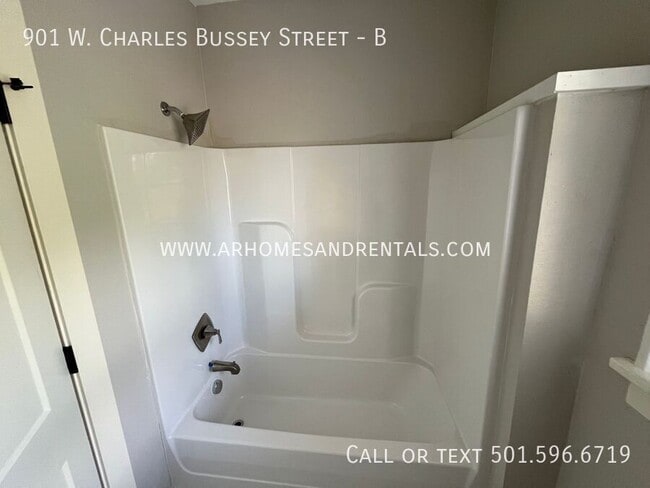 Building Photo - 901 W Charles Bussey Ave