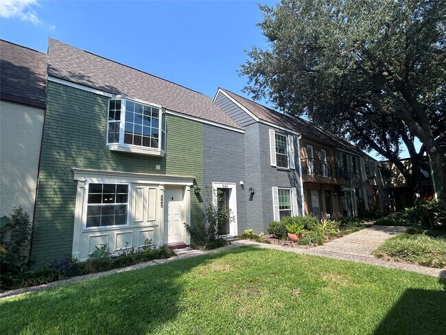 Building Photo - 11550 Chimney Rock Rd