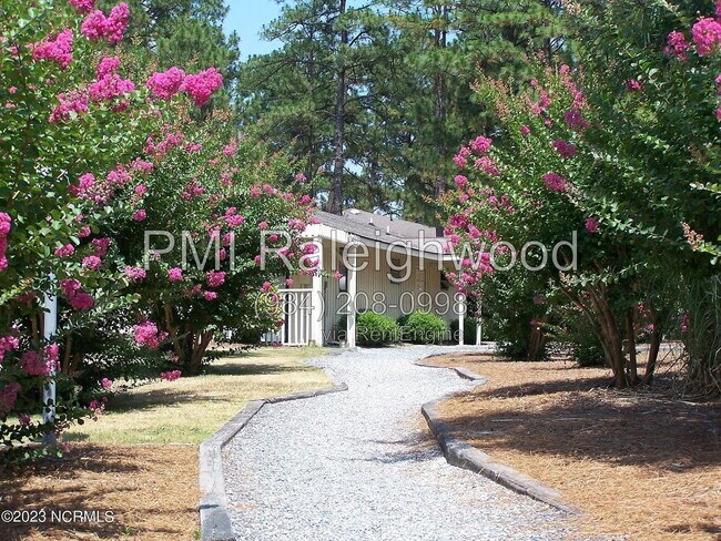 Building Photo - 220 Foxkroft Dr