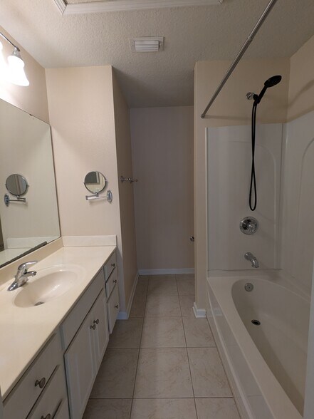 Main Bathroom - 8079 Summer Bay Ct