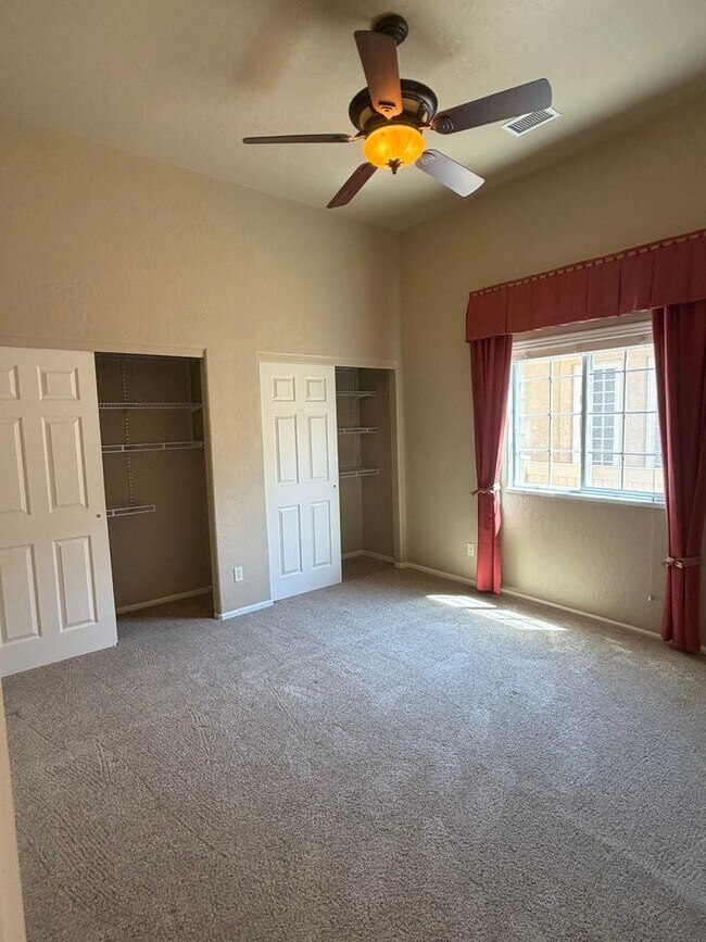 Building Photo - 1825 Venetian Dr