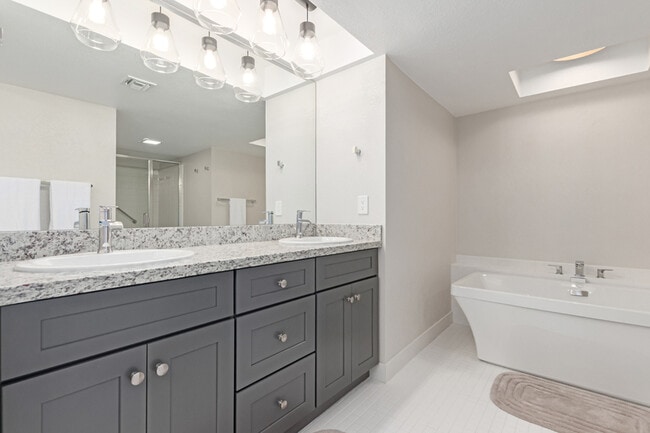 Building Photo - 8175 E Del Cuarzo Dr