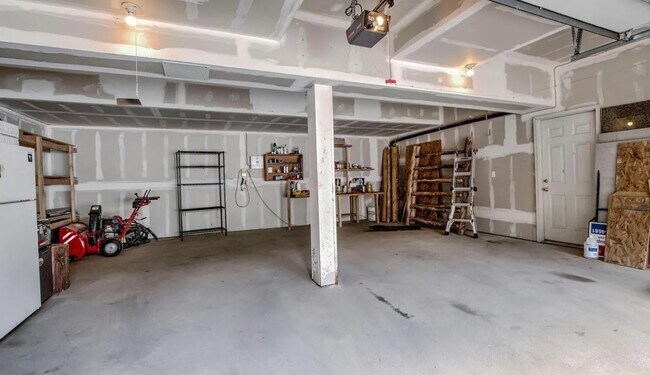 Building Photo - 492 Kimmes Ln