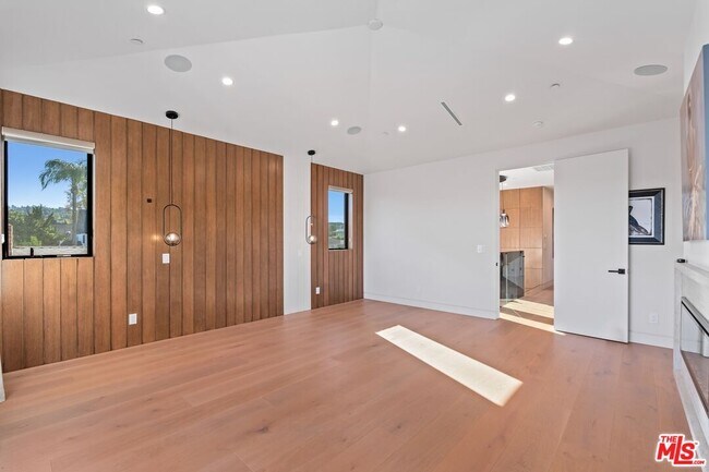 Building Photo - 4708 Noble Ave