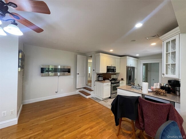 Building Photo - 38 Gedney Park Dr