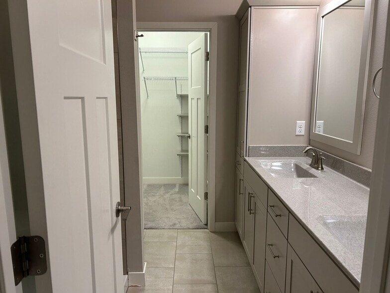 Building Photo - 300 Clark Dr