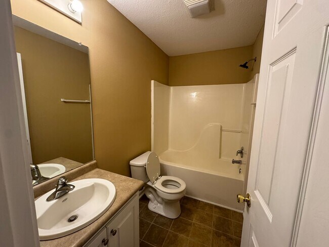 Building Photo - 605 Lancelot Ct