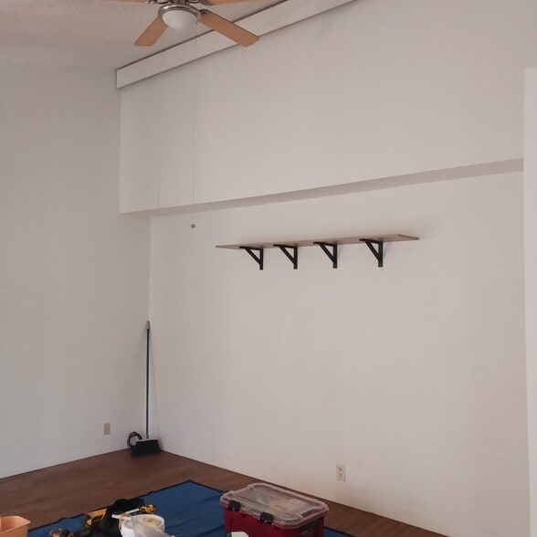 Building Photo - 536 Tulipan Way