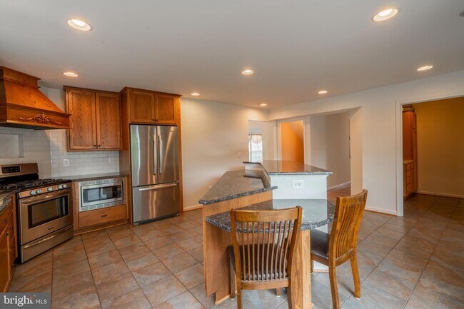 Building Photo - 10955 Southcoate Village Dr