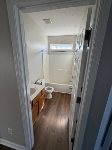 Building Photo - 7120 Farrington Farms Dr