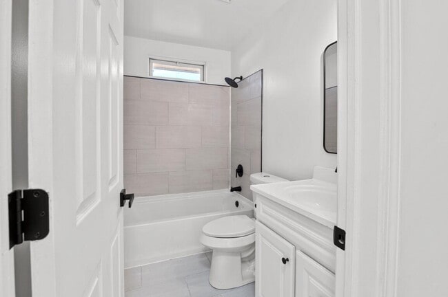 Building Photo - 733 Luna Ct