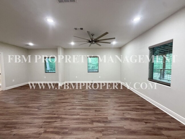 Building Photo - 338 Post Oak Dr