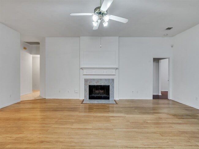 Building Photo - 16715 Lighthouse View Dr